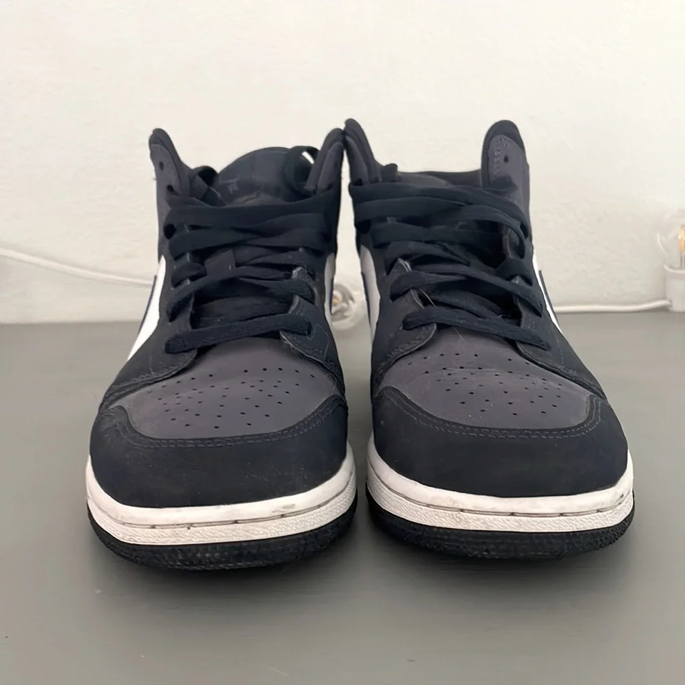 Nike Jordan Mid - Picture 2 of 3